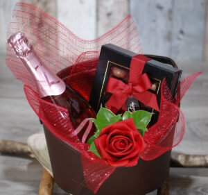 Amour Chocolate and Sparkling Wine Hamper.